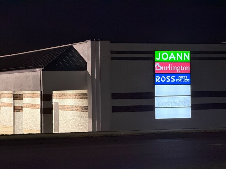 More Photos Of 1715-1749 Beam Ave, Maplewood Unknown For Lease