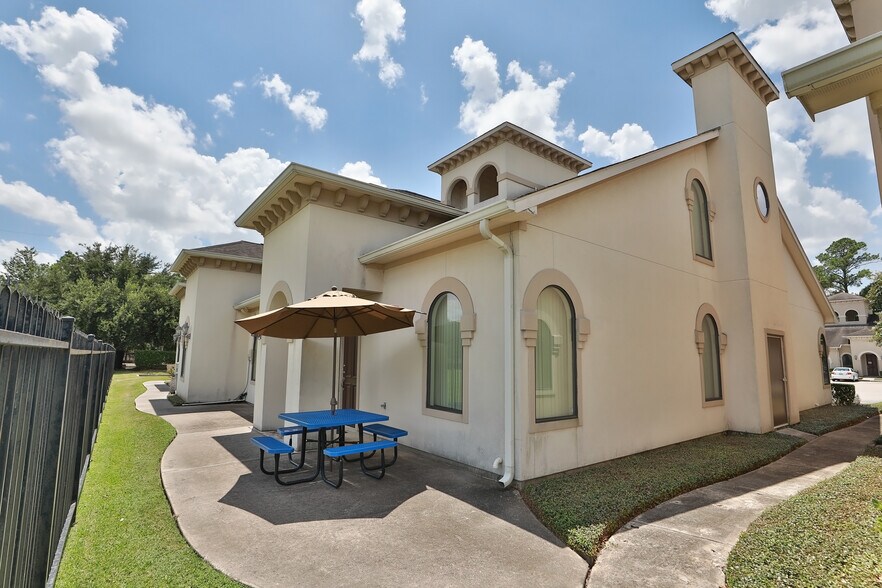 More Photos Of 12802 Willow Centre Dr, Houston Office For Sale