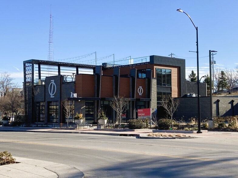 More Photos Of 2120 Ingersoll Ave, Des Moines Restaurant For Lease