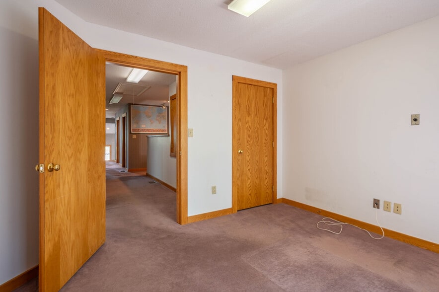 More Photos Of 74 Northeastern Blvd, Nashua Medical For Sale