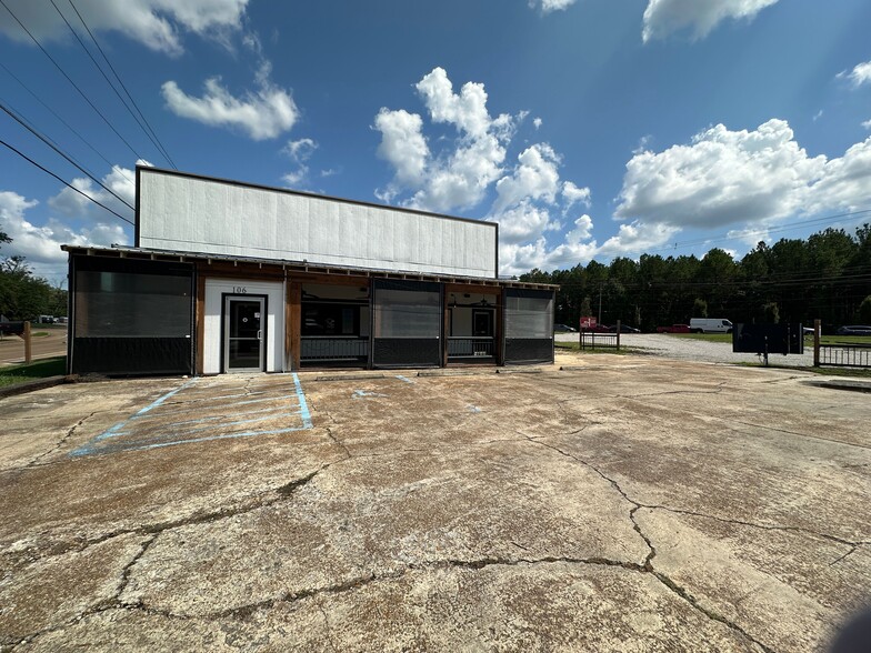 Primary Photo Of 106 Avenue of Patriots St, Starkville Restaurant For Sale