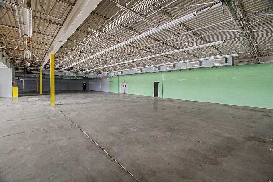 More Photos Of 1121 Skyline Dr, Hopkinsville Manufacturing For Sale