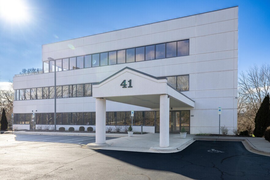 More Photos Of 41 Oakland Rd, Asheville Medical For Sale