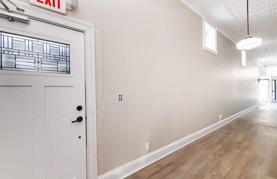 More Photos Of 1940 Harvard Dr, Louisville Storefront For Lease