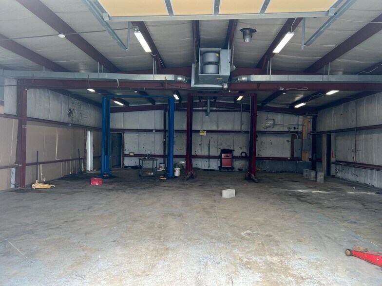 More Photos Of 4601 N Dixie Dr, Dayton Auto Repair For Sale