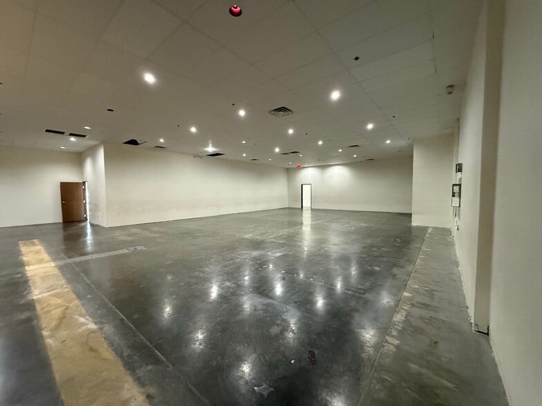 More Photos Of 7091 W Craig Rd, Las Vegas General Retail For Lease