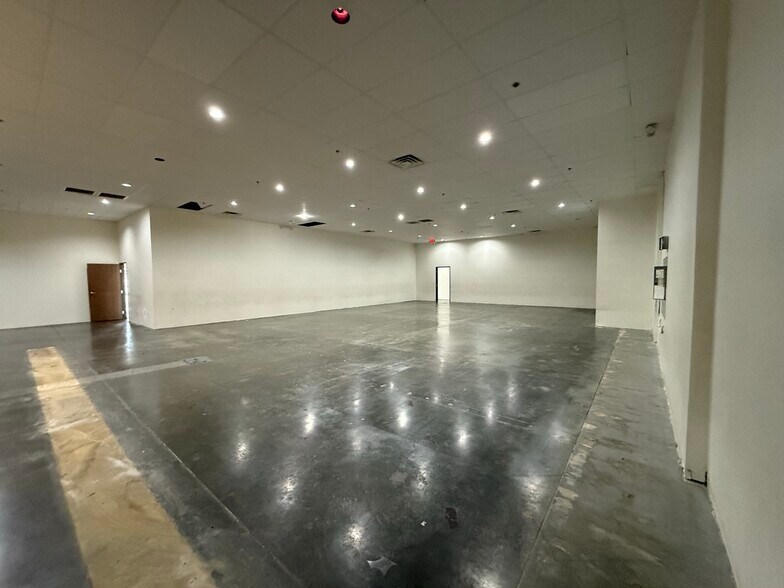 More Photos Of 7091 W Craig Rd, Las Vegas General Retail For Lease
