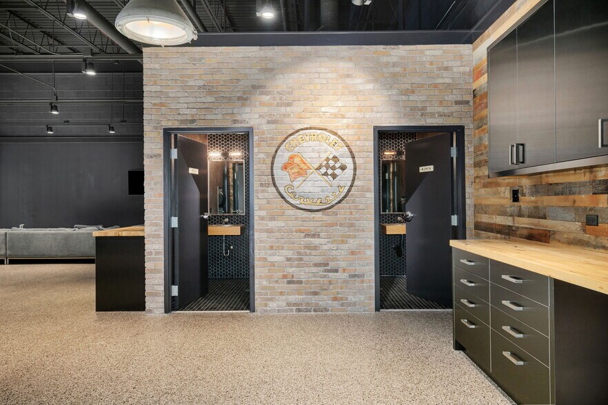 More Photos Of 1180-1198 Heather Dr, Lake Zurich Warehouse For Sale