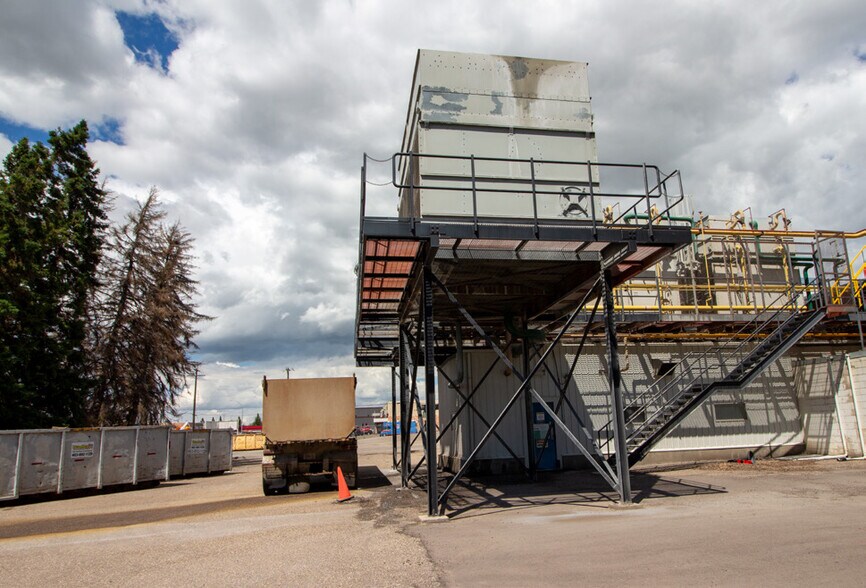 More Photos Of 131 22 St N, Lethbridge Refrigeration Cold Storage For Sale