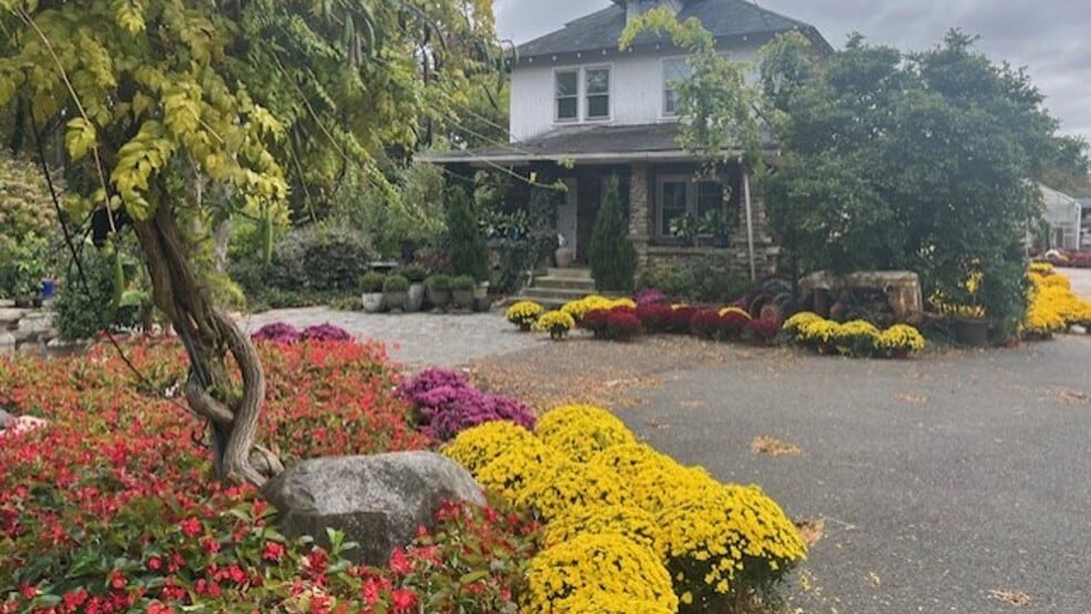 Primary Photo Of 291 Glen Rd, Woodcliff Lake Garden Center For Lease
