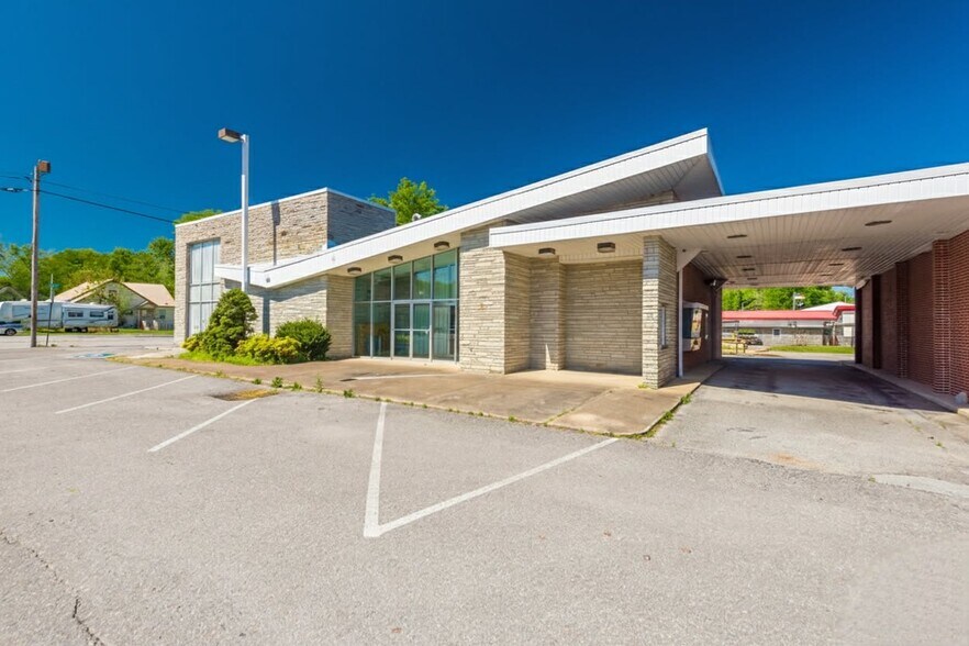 Primary Photo Of 150 W Rhea Ave, Spring City Medical For Sale