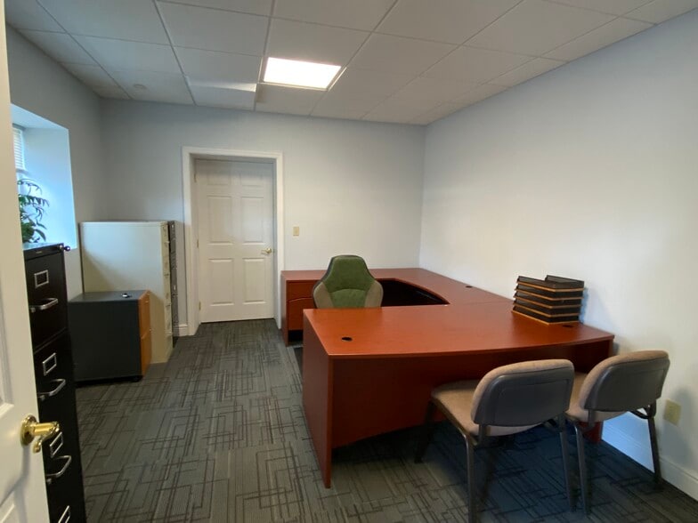 More Photos Of 2741 Noblestown Rd, Pittsburgh Office For Lease