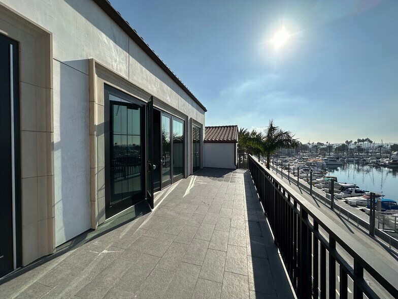 More Photos Of 4625-4635 Admiralty Way, Marina Del Rey Unknown For Lease