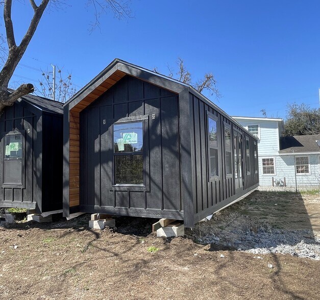 More Photos Of 427 Middle St, Houston Apartments For Sale