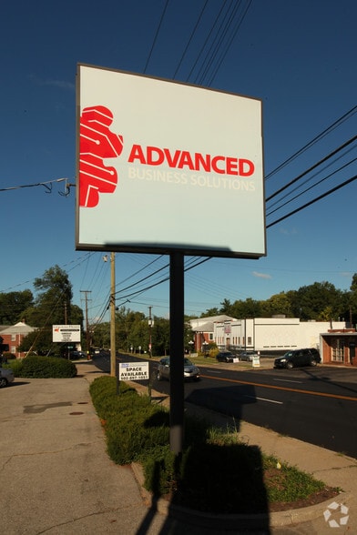 More Photos Of 2908 Brownsboro Rd, Louisville Office For Lease