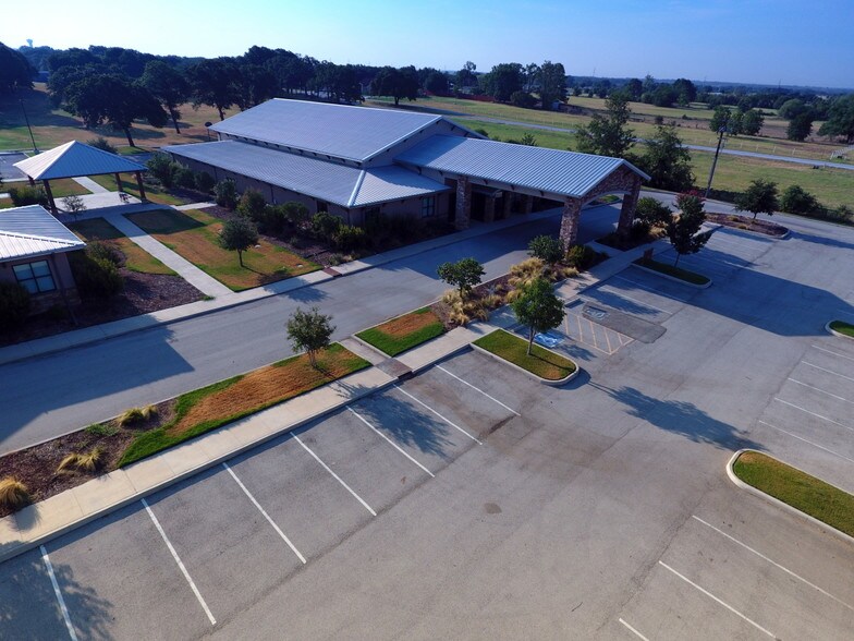 More Photos Of 601 Old Base Rd, Aurora Religious Facility For Sale
