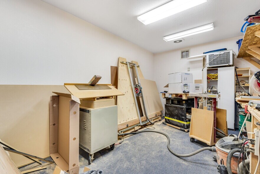 More Photos Of 19336 Goddard Ranch Ct, Morrison Light Manufacturing For Lease