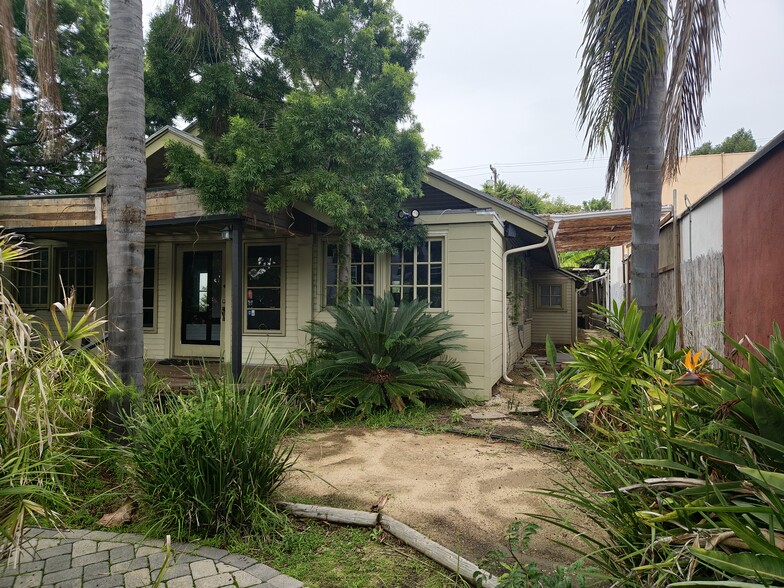 More Photos Of 3127 Santa Monica Blvd, Santa Monica Freestanding For Lease