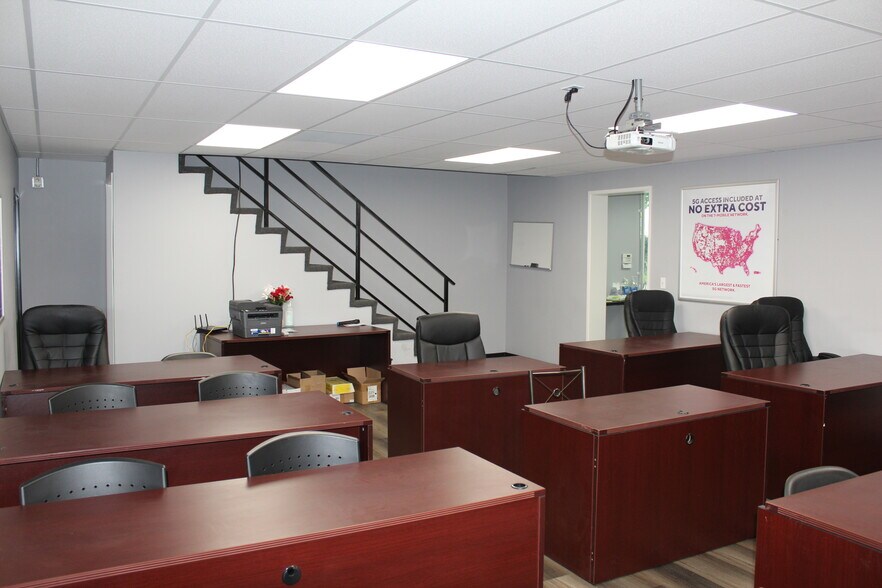 More Photos Of 7133 Telegraph Rd, Montebello Warehouse For Lease