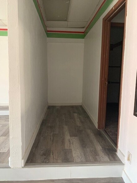 More Photos Of 2706 Samuell Blvd, Dallas Storefront For Lease