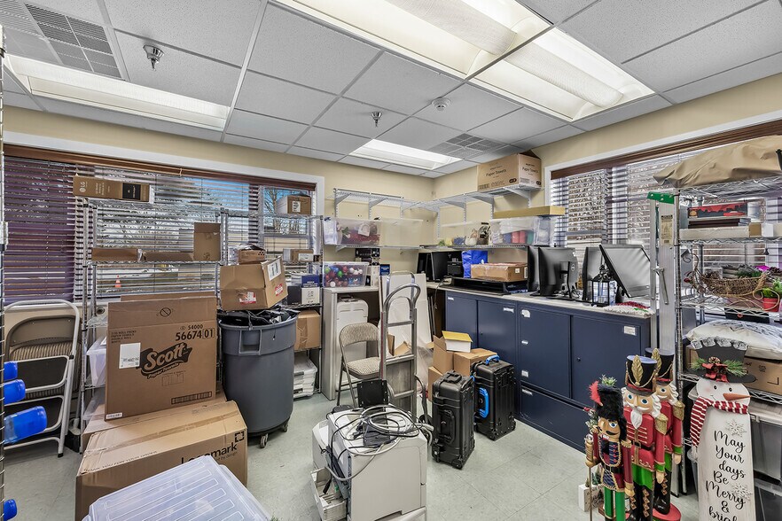 More Photos Of 39 Woodland Rd, Roseland Office For Sale