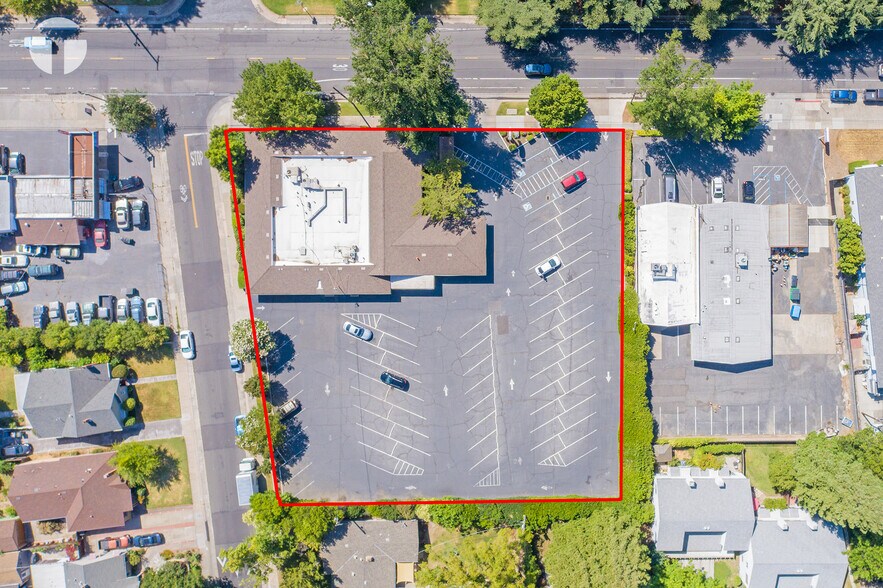 More Photos Of 2685 Riverside Blvd, Sacramento Funeral Home For Sale