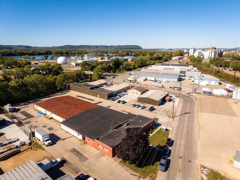 More Photos Of 1502 Miller St, La Crosse Warehouse For Lease