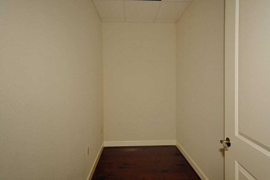 More Photos Of 2219 Sawdust Rd, The Woodlands Office For Sale