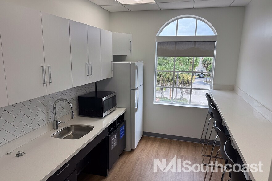 More Photos Of 1660 SW St Lucie West Blvd, Port Saint Lucie Medical For Lease