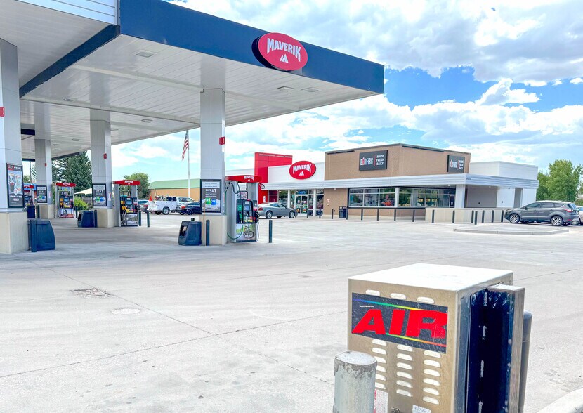 More Photos Of 4505 Ridge Rd, Cheyenne Service Station For Sale