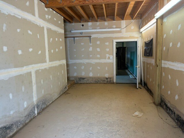 More Photos Of 115 W Shirley Ave, Warrenton Freestanding For Sale