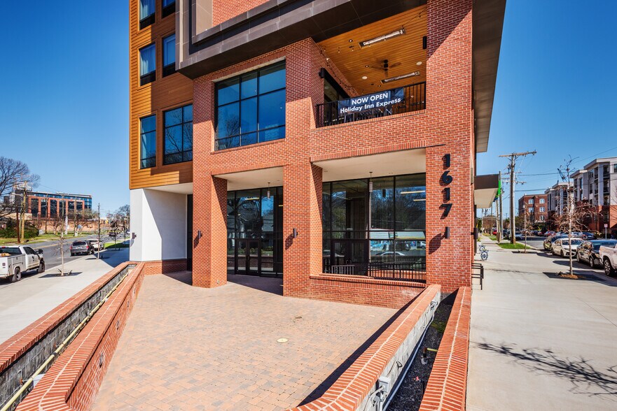 Primary Photo Of 1617 S Tryon St, Charlotte Hotel For Lease