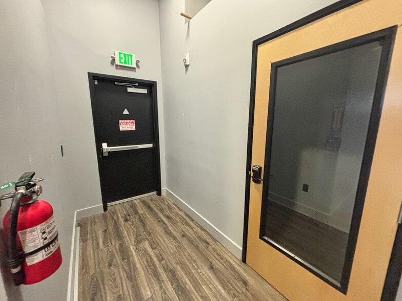 More Photos Of 255 Liberty St NE, Salem Office For Lease