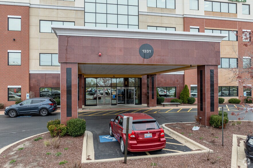 More Photos Of 1331 W 75th St, Naperville Medical For Lease