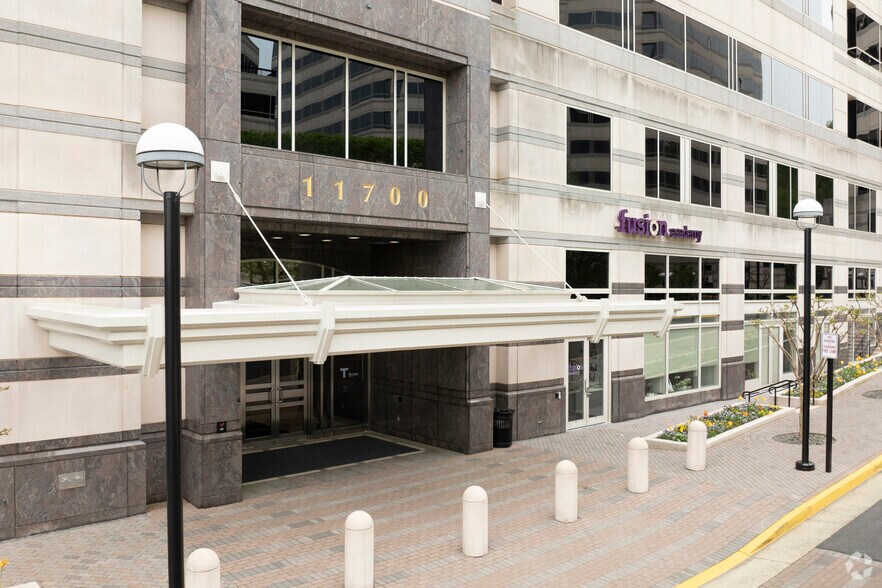 More Photos Of 11700 Plaza America Dr, Reston Office For Lease