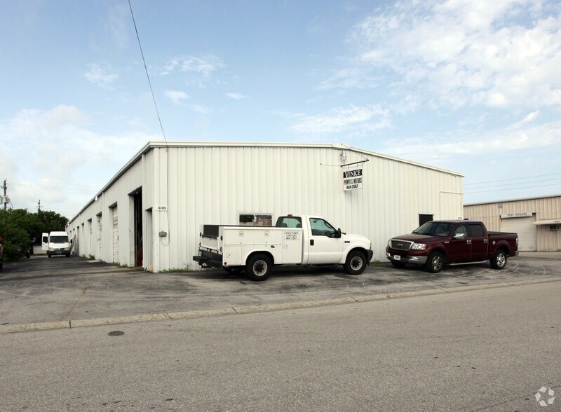 More Photos Of 306 Warfield Ave, Venice Warehouse For Lease