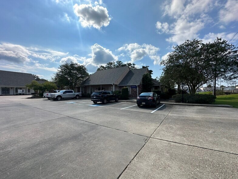 More Photos Of 12320 Burnside ave, Gonzales Office For Sale