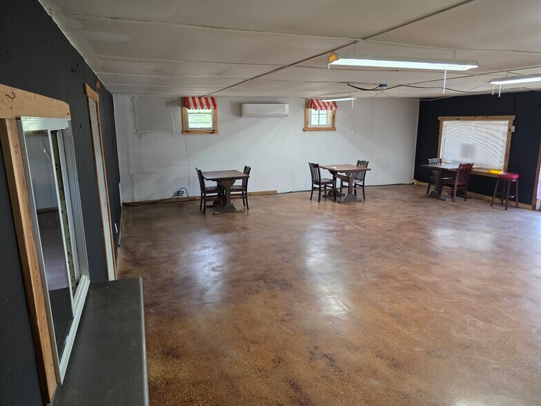 More Photos Of 110 County Road 421, Thorndale Freestanding For Sale