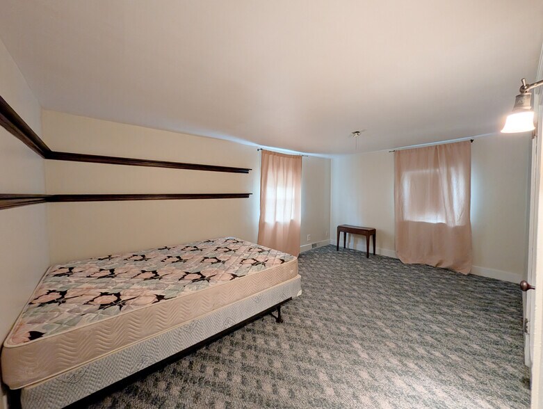 More Photos Of 109 S Washington St, Rochelle Religious Facility For Sale