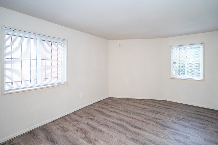 More Photos Of 4950-4952 Benning Rd SE, Washington Apartments For Sale