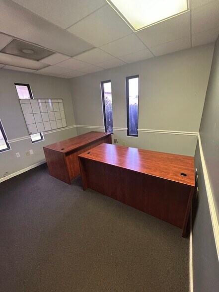 More Photos Of 24 Hampton Rd, Lyman Warehouse For Lease