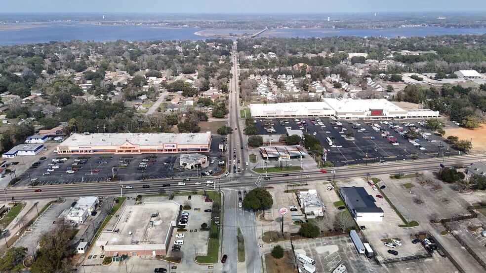 More Photos Of 2404 Pass Rd, Biloxi Freestanding For Lease