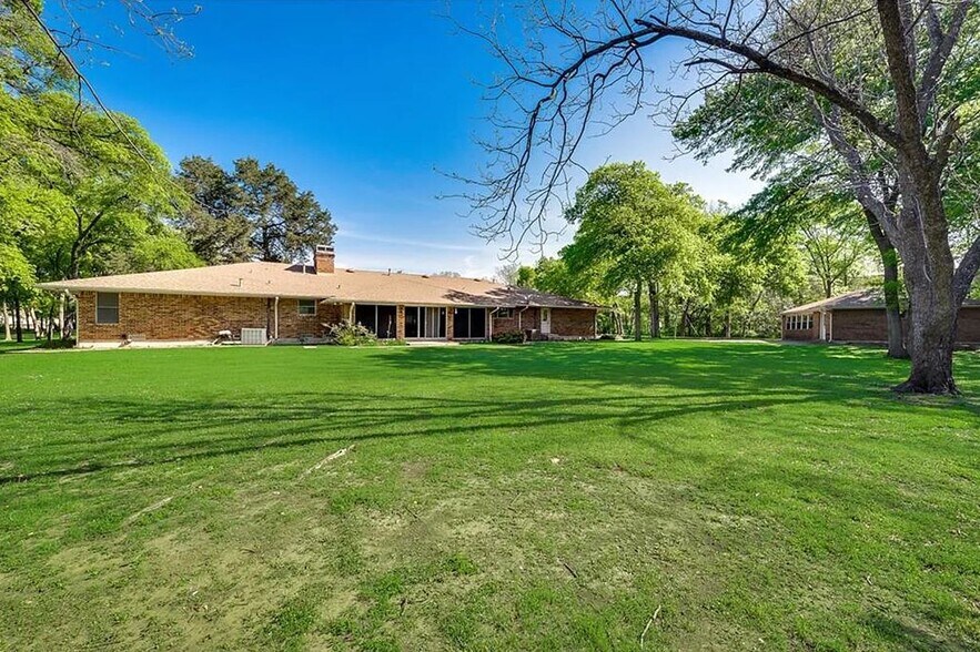 More Photos Of 722 E Wheatland Rd, Duncanville Office For Sale