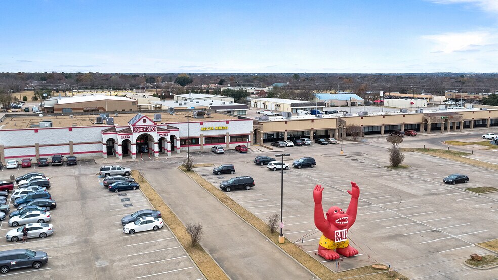 More Photos Of 2400 W Pioneer Pky, Pantego Unknown For Lease