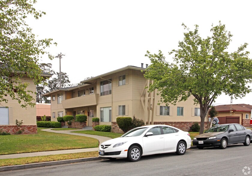 More Photos Of 948 Lupin Dr, Salinas Apartments For Sale