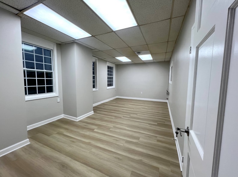 More Photos Of 4 Greenway St NW, Glen Burnie Storefront Retail Office For Sale