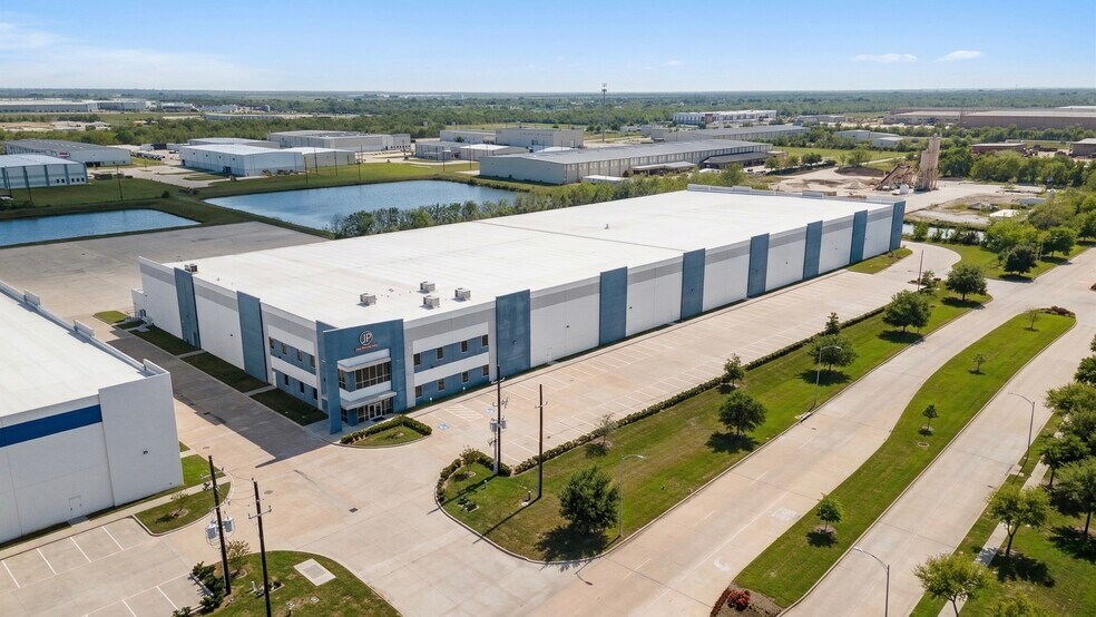 More Photos Of 450 Commerce Pky, Katy Distribution For Lease