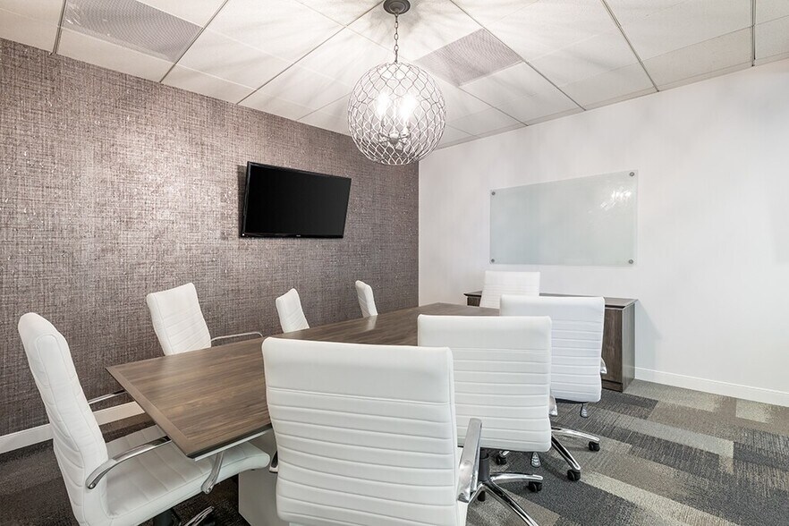More Photos Of 355 S Grand Ave, Los Angeles Coworking Space