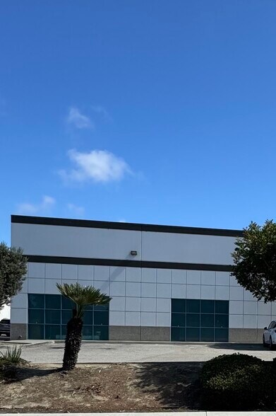 More Photos Of 1980 Goodyear Ave, Ventura Warehouse For Lease