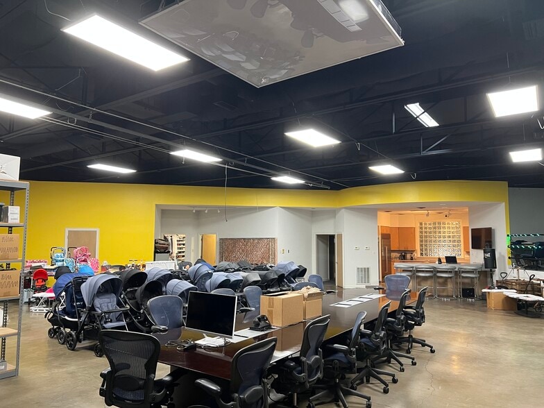 More Photos Of 2919 Canton St, Dallas Light Manufacturing For Lease